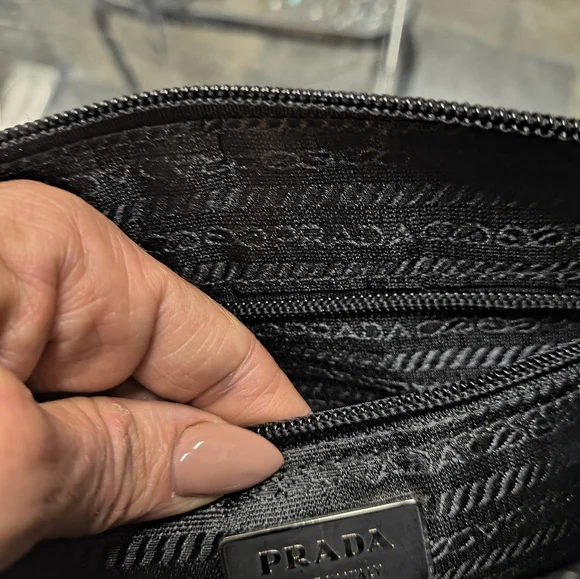 Authentic Prada Nylon"New Tote-displayed bag without defects -Vintage 1980's 🖤" - Picture 8 of 8